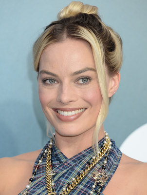 Margot Robbie Poster 3948973