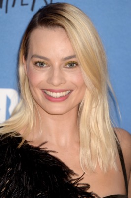 Margot Robbie Poster 3949045