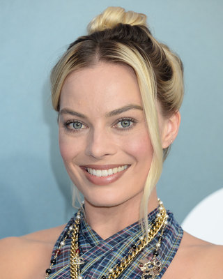 Margot Robbie Poster 3949053