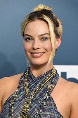 Margot Robbie Poster 3949109