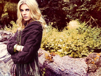 Maryna Linchuk Poster 2154470