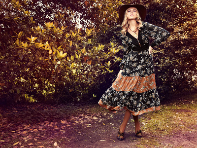 Maryna Linchuk Poster 2154474