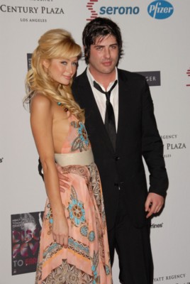 Paris & Nicky Hilton Poster 1445695