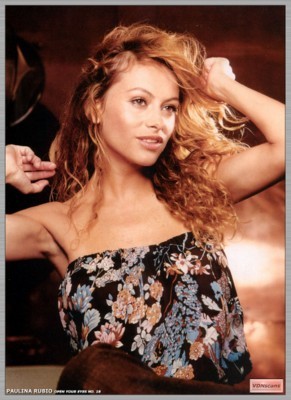 Paulina Rubio Poster 1348055