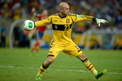 Pepe Reina Poster 2383091