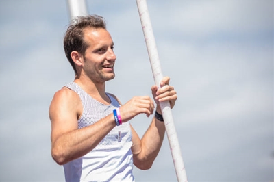Renaud Lavillenie Poster 3610830