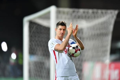 Robert Lewandowski Poster 3353700