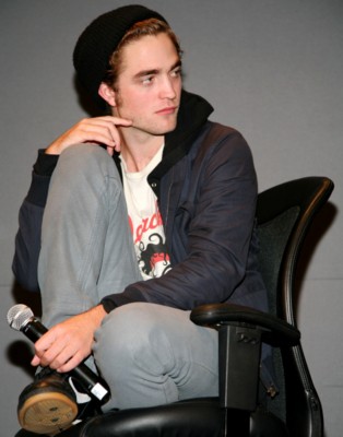 Robert Pattinson Poster 1525206