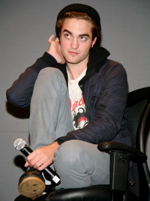 Robert Pattinson Poster 1525225