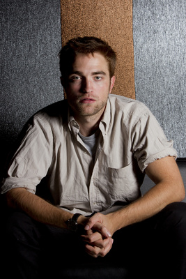 Robert Pattinson Poster 2187329