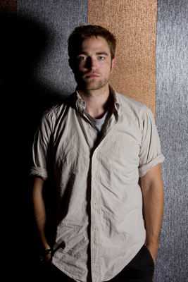 Robert Pattinson Poster 2187331