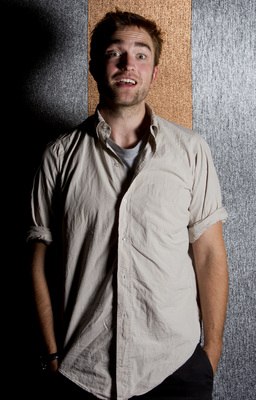 Robert Pattinson Poster 2187333