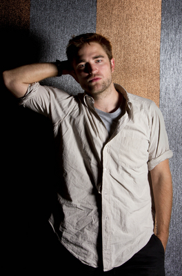 Robert Pattinson Poster 2187336