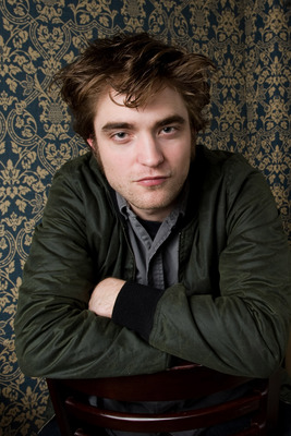 Robert Pattinson Poster 2193576