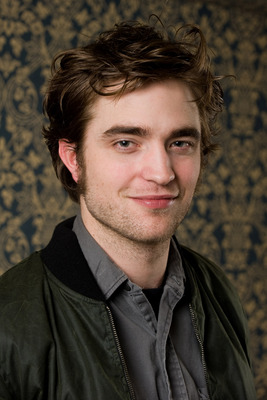 Robert Pattinson Poster 2193588