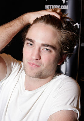 Robert Pattinson Poster 2201142