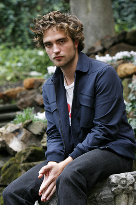 Robert Pattinson Poster 2201149