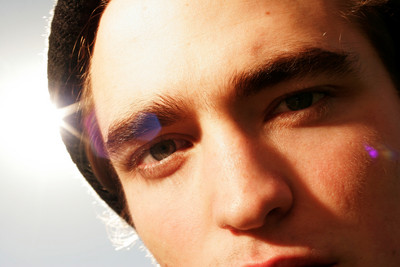 Robert Pattinson Poster 2201156