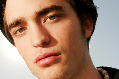 Robert Pattinson Poster 2218633