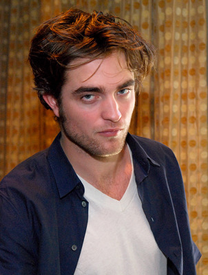 Robert Pattinson Poster 2233052