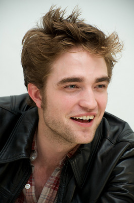 Robert Pattinson Poster 2233053