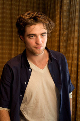 Robert Pattinson Poster 2233055