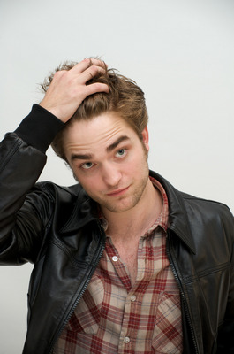 Robert Pattinson Poster 2233056