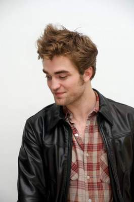 Robert Pattinson Poster 2233059