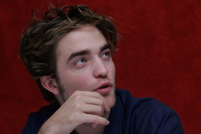 Robert Pattinson Poster 2252277