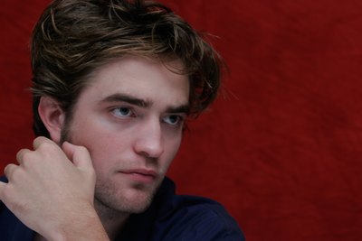 Robert Pattinson Poster 2252280