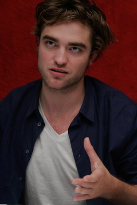 Robert Pattinson Poster 2252282