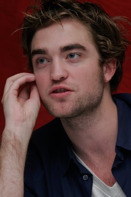 Robert Pattinson Poster 2252286