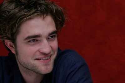 Robert Pattinson Poster 2252287
