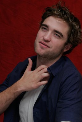 Robert Pattinson Poster 2252288