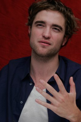 Robert Pattinson Poster 2252291