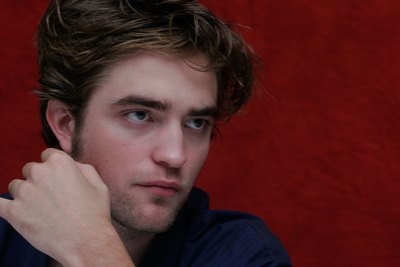 Robert Pattinson Poster 2252298