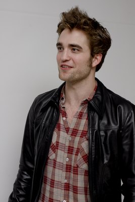 Robert Pattinson Poster 2288192