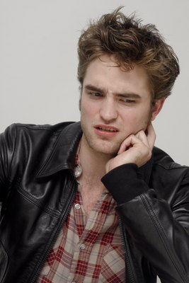 Robert Pattinson Poster 2288210