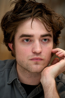 Robert Pattinson Poster 2288222