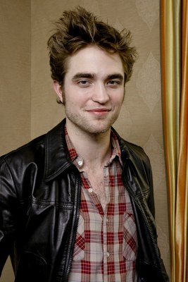Robert Pattinson Poster 2288225