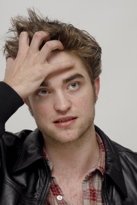 Robert Pattinson Poster 2288235