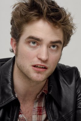 Robert Pattinson Poster 2288236