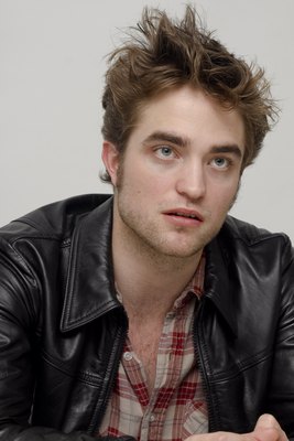 Robert Pattinson Poster 2288238