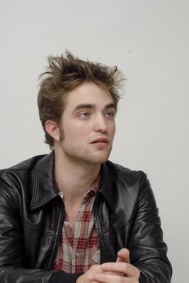 Robert Pattinson Poster 2288255