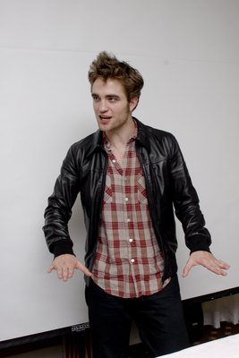 Robert Pattinson Poster 2288261