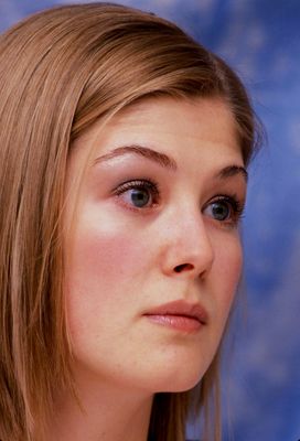 Rosamund Pike Poster 2083736