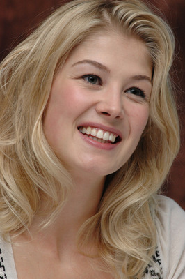 Rosamund Pike Poster 2228748