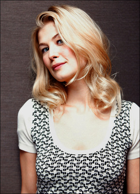 Rosamund Pike Poster 2228752