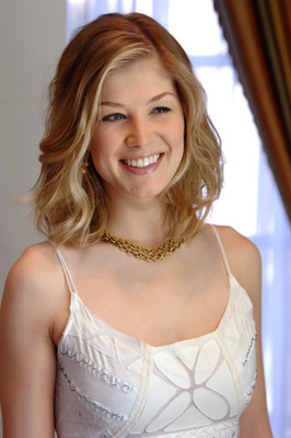 Rosamund Pike Poster 2345402