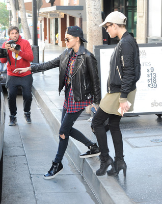 Ruby Rose Poster 2695672